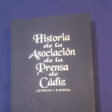 Libros: HISTORIA DE LA ASOCIACION DE LA PRENSA DE CADIZ 1909 - 1992, FATIMA SALAVERRY BARO, ESTADO NUEVO. Lote 291225278