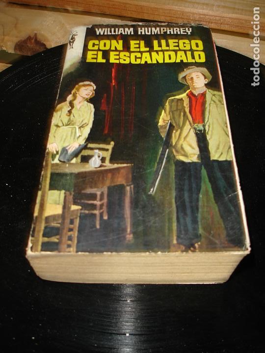 Libros de segunda mano: Con &eacute;l lleg&oacute; el esc&aacute;ndalo, William Humphrey - Foto 1