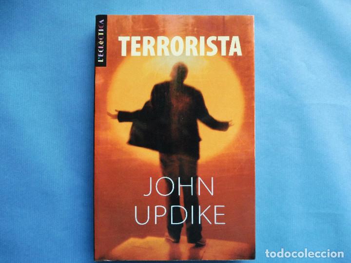 Libros de segunda mano: Updike, John - Terrorista (en catal&agrave;) - Foto 1