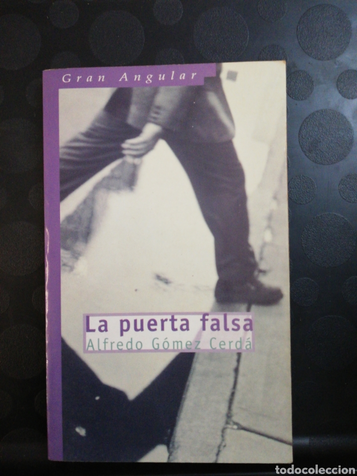 Libros de segunda mano: La puerta falsa ,Alfredo G&oacute;mez Cerda ,editorial SM - Foto 1