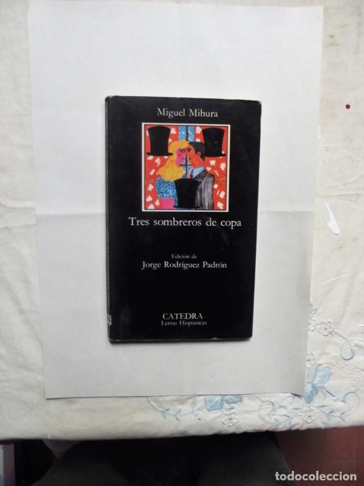 Libros de segunda mano: TRES SOBREROS DE COPA DE MIGUEL MIHURA - Foto 1