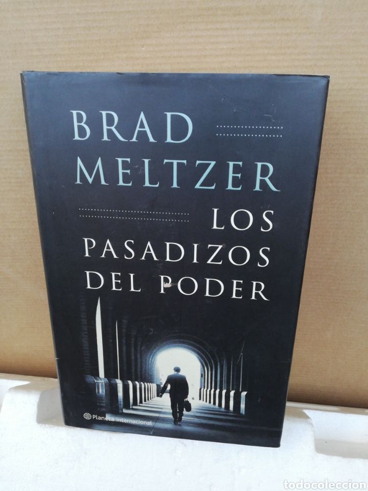 Libros de segunda mano: Los pasadizos del poder .Brad meltzer .Editorial planeta - Foto 1