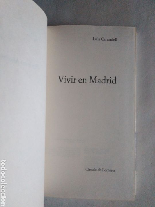 Libros de segunda mano: Vivir en Madrid / Luis Carandell. - Foto 2
