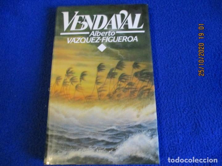 Libros de segunda mano: VENDAVAL Alberto Vazquez Figueroa C&iacute;rculo de Lectores 1986 - Foto 1