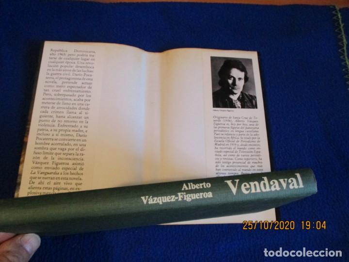Libros de segunda mano: VENDAVAL Alberto Vazquez Figueroa C&iacute;rculo de Lectores 1986 - Foto 3