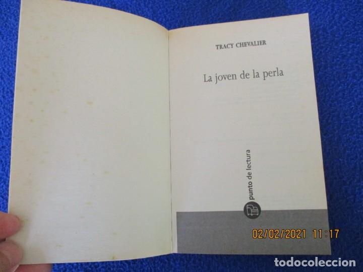 Libros de segunda mano: LA JOVEN DE LA PERLA Tracy Chevalier Santillana Ediciones 2002 - Foto 3