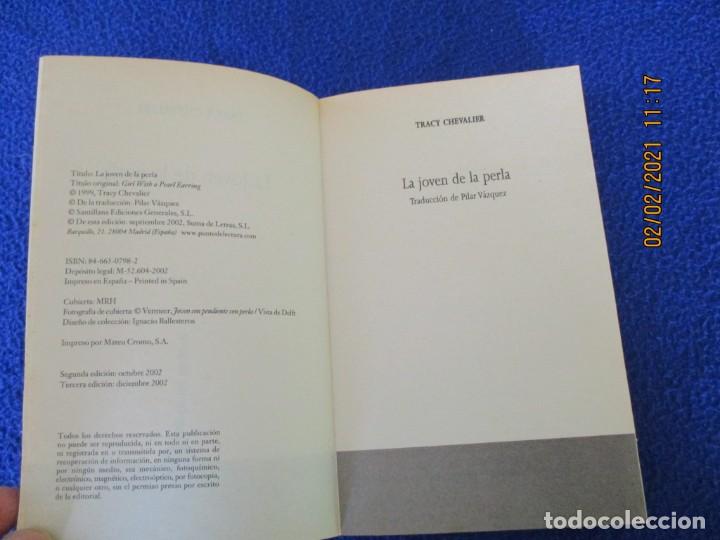 Libros de segunda mano: LA JOVEN DE LA PERLA Tracy Chevalier Santillana Ediciones 2002 - Foto 4