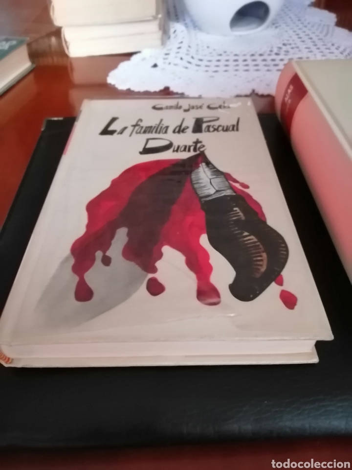 Libros de segunda mano: Lote 2 libros La Regenta y La familia de Pascual Duarte.