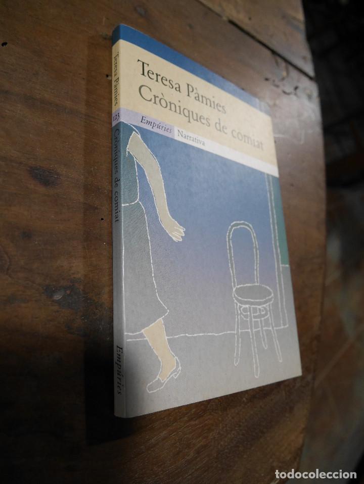 Libros de segunda mano: Cr&ograve;niques de Comiat, Teresa P&agrave;mies, en catalan. - Foto 1