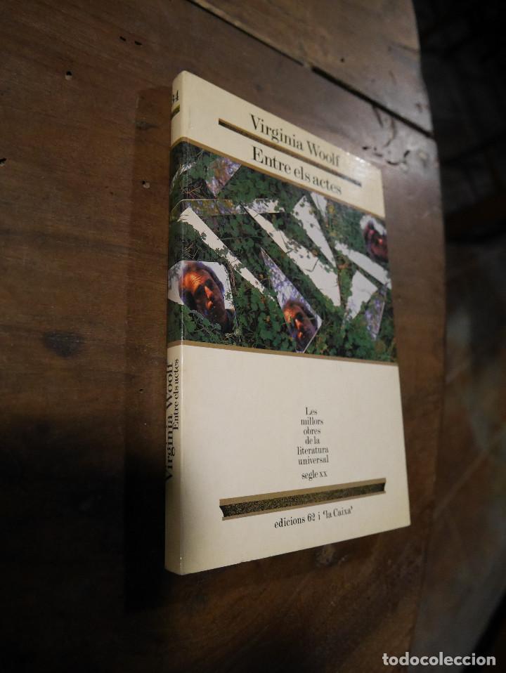 Libros de segunda mano: Entre els actes, Virginia Woolf, en catalan. - Foto 1