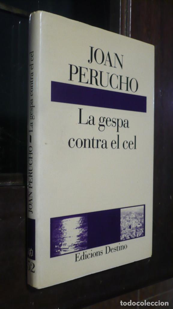 Libros de segunda mano: Joan Perucho, La gespa contra el Cel, en Catalan. - Foto 1
