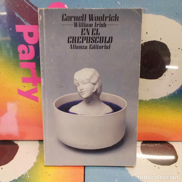 Libros de segunda mano: En el crep&uacute;sculo - Woolrich, Cornel [Irish, William] - Foto 1