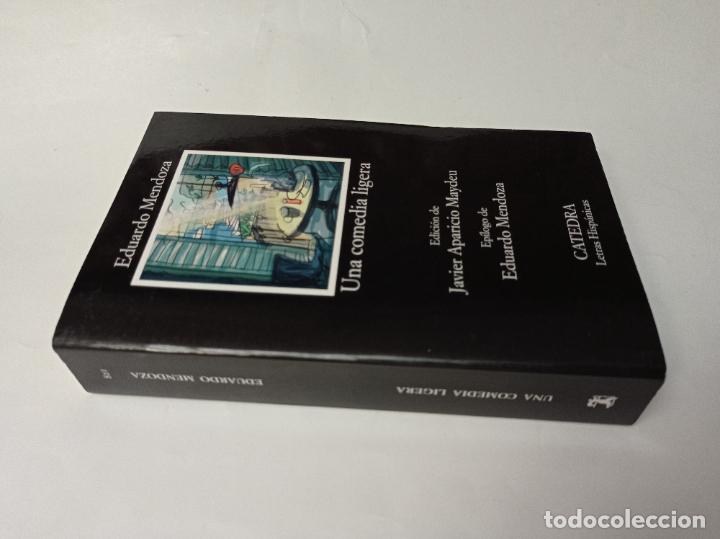 Libros de segunda mano: 2019 - EDUARDO MENDOZA. Una comedia ligera - C&Aacute;TEDRA - Foto 1