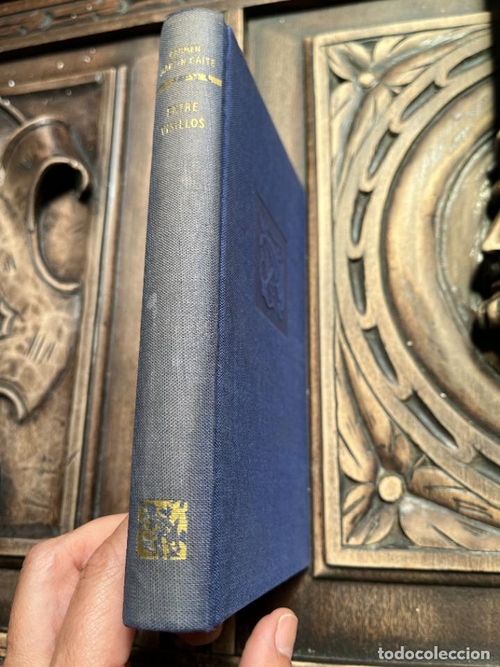 Libros de segunda mano: ENTRE VISILLOS. CARMEN MART&Iacute;N GAITE. - Foto 1