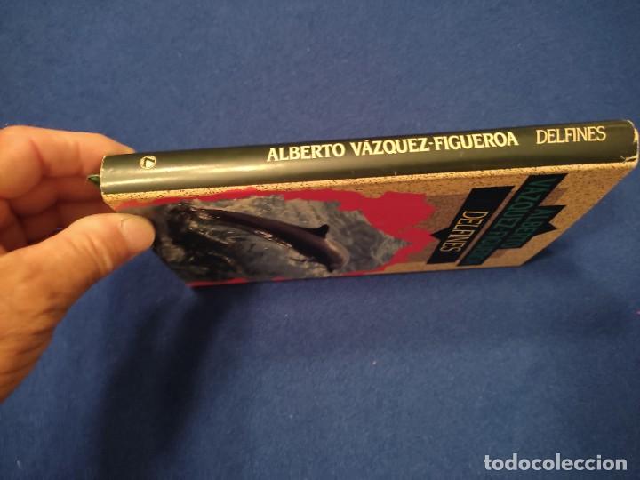 Libros de segunda mano: DELFINES A. Vazquez-Figueroa C&iacute;rculo de Lectores 1992 - Foto 2