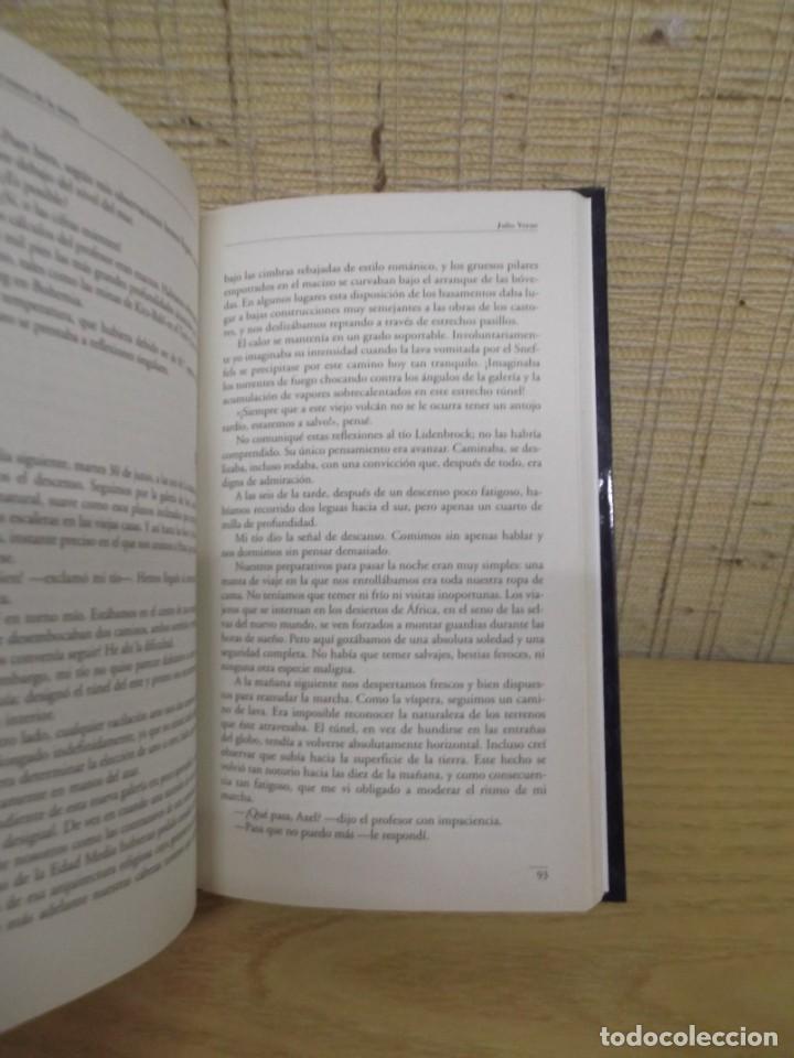 Libros de segunda mano: Viaje al centro de la tierra de Julio Verne con pr&oacute;logo de Ferm&iacute;n Cabal. - Foto 3