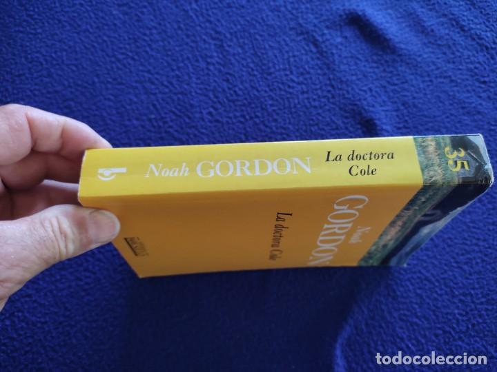Libros de segunda mano: La Doctora Cole Noah Gordon Ediciones B,S.A. 1998 - Foto 2