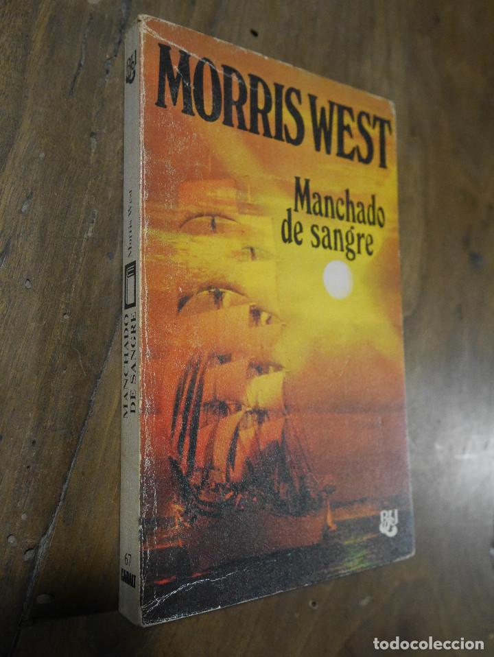 Libros de segunda mano: Morris West, Manchado de sangre. - Foto 1
