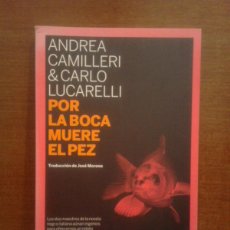 Libros de segunda mano: ANDREA CAMILLERI & CARLO LUCARELLI - POR LA BOCA MUERE EL PEZ - PAPEL DE LIAR 2011 (1ª EDICIÓN). Lote 379803499