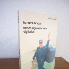 Libros de segunda mano: BOHUMIL HRABAL: TRENES RIGUROSAMENTE VIGILADOS (PENÍNSULA, 1988) PERFECTO. PRIMERA EDICIÓN.. Lote 390147989