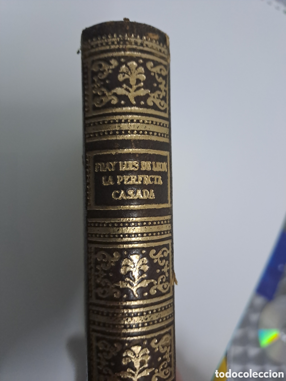 Libros de segunda mano: fray luis de leon la perfecta casada 1942 - Foto 3