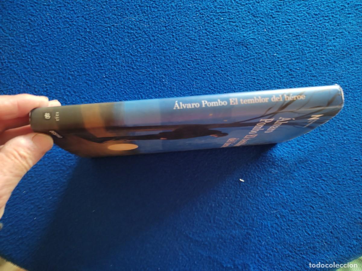 Libros de segunda mano: El Temblor del H&eacute;roe &Aacute;lvaro Pombo Ediciones Destino 2012 Premio Nadal 2012 - Foto 2