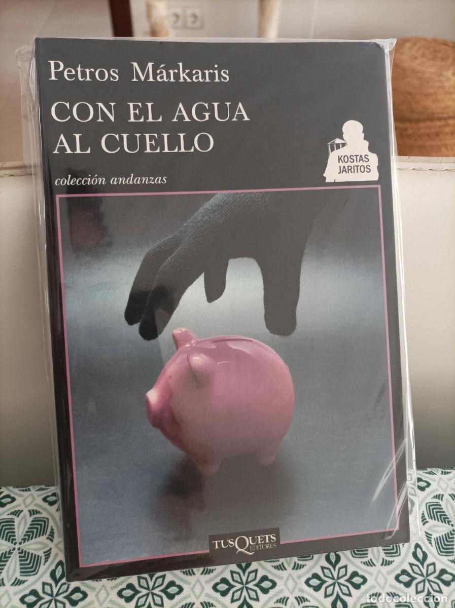 Libros de segunda mano: CON EL AGUA AL CUELLO. PETROS M&Aacute;RKARIS. TUSQUETS. - Foto 1