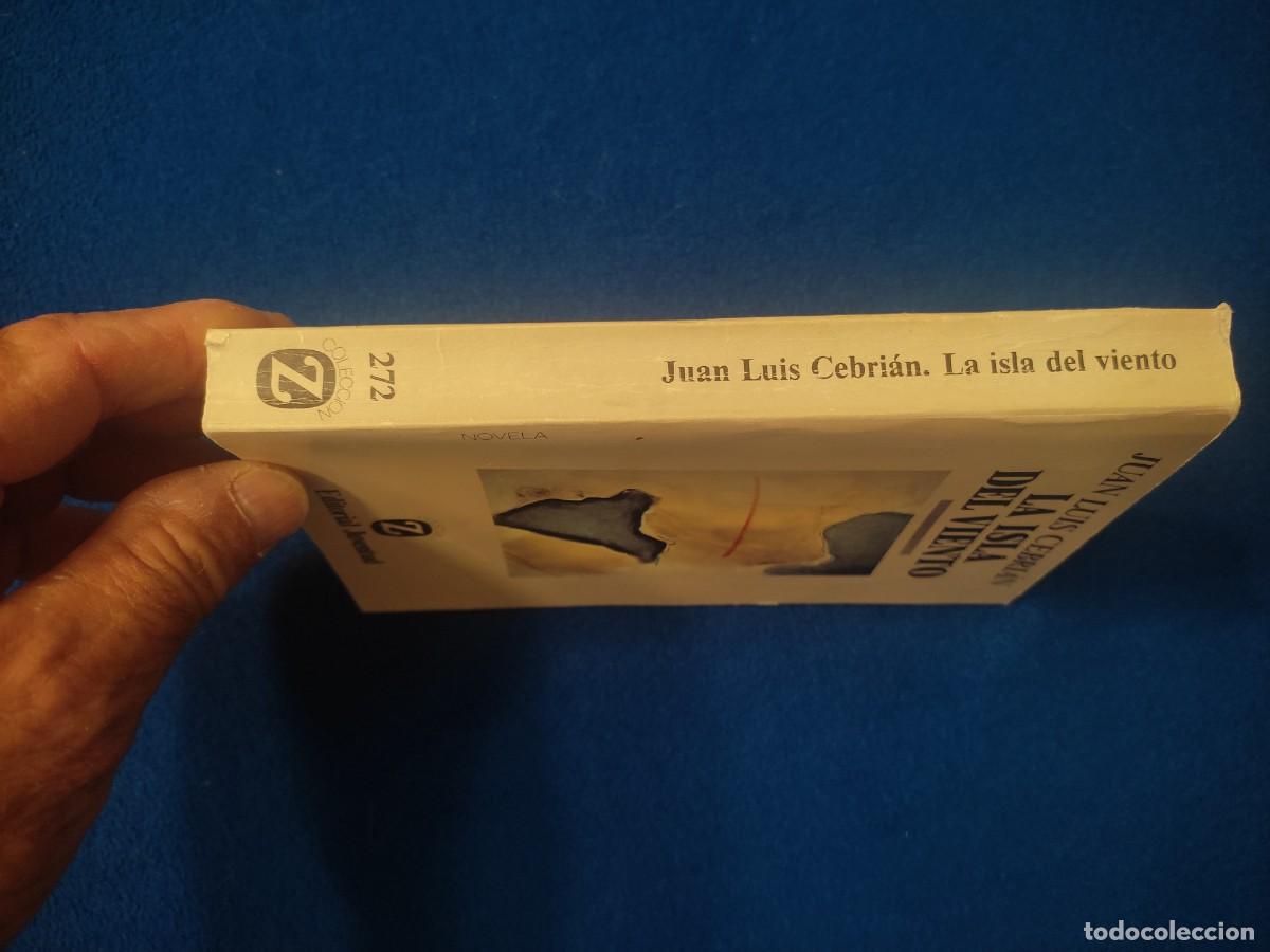 Libros de segunda mano: La Isla del Viento Juan Luis Cebri&aacute;n Editorial Juventud 1992 - Foto 2