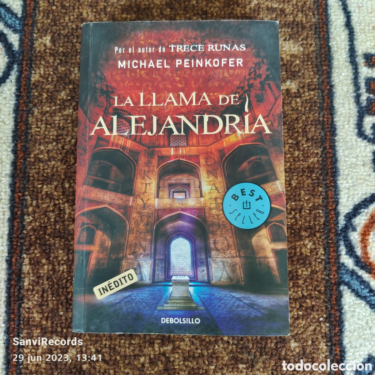 Libros de segunda mano: LA LLAMA DE ALEJANDR&Iacute;A (MICHAEL PEINKOFER) (DEBOLSILLO) - Foto 1