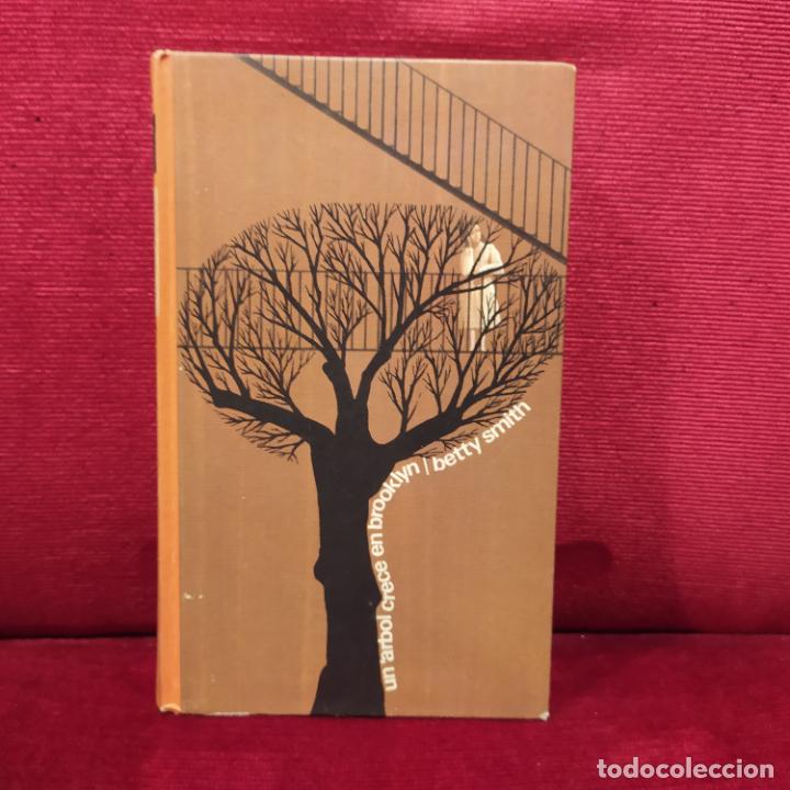 Libros de segunda mano: Un &aacute;rbol crece en Brooklyn - Smith, Betty - Foto 1