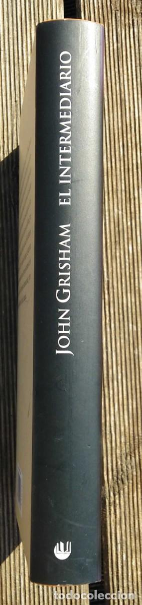 Libros de segunda mano: Libro &rdquo;El Intermediario&rdquo;, John Grisham, Editorial Grijalbo, 2005 - Foto 3