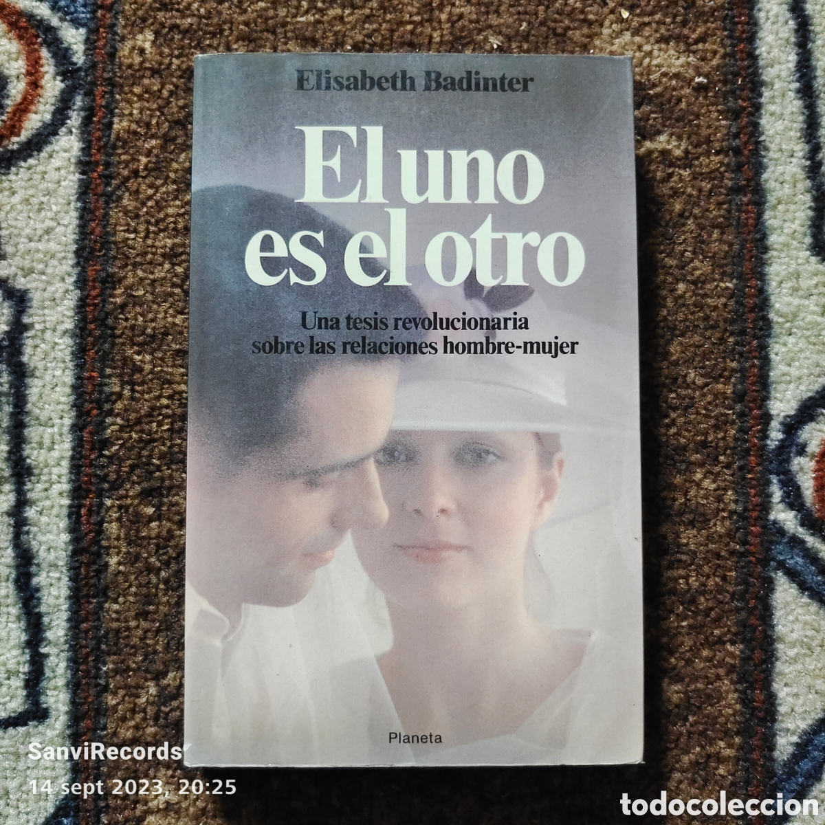 Libros de segunda mano: EL UNO ES EL OTRO (ELISABETH BADINTER) (PLANETA) - Foto 1
