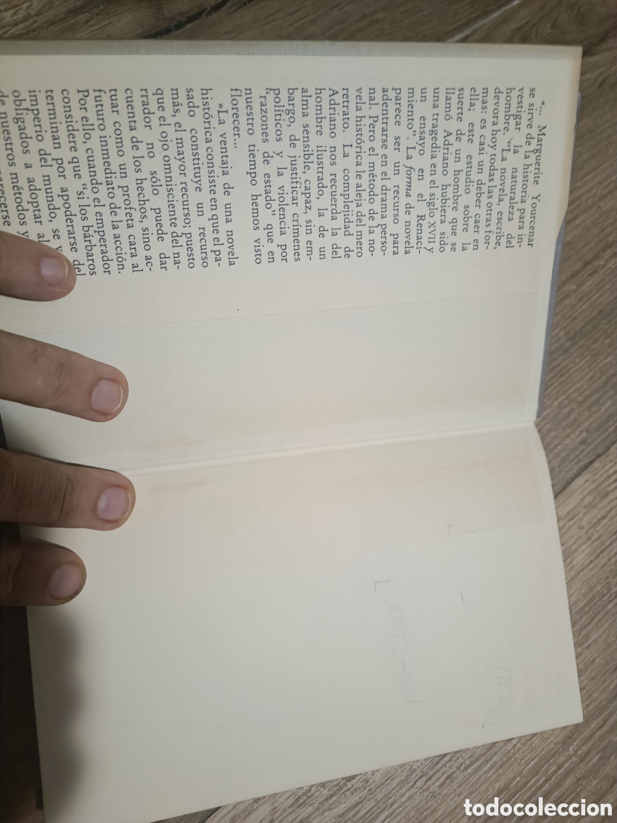 Libros de segunda mano: Memorias de Adriano - Foto 2