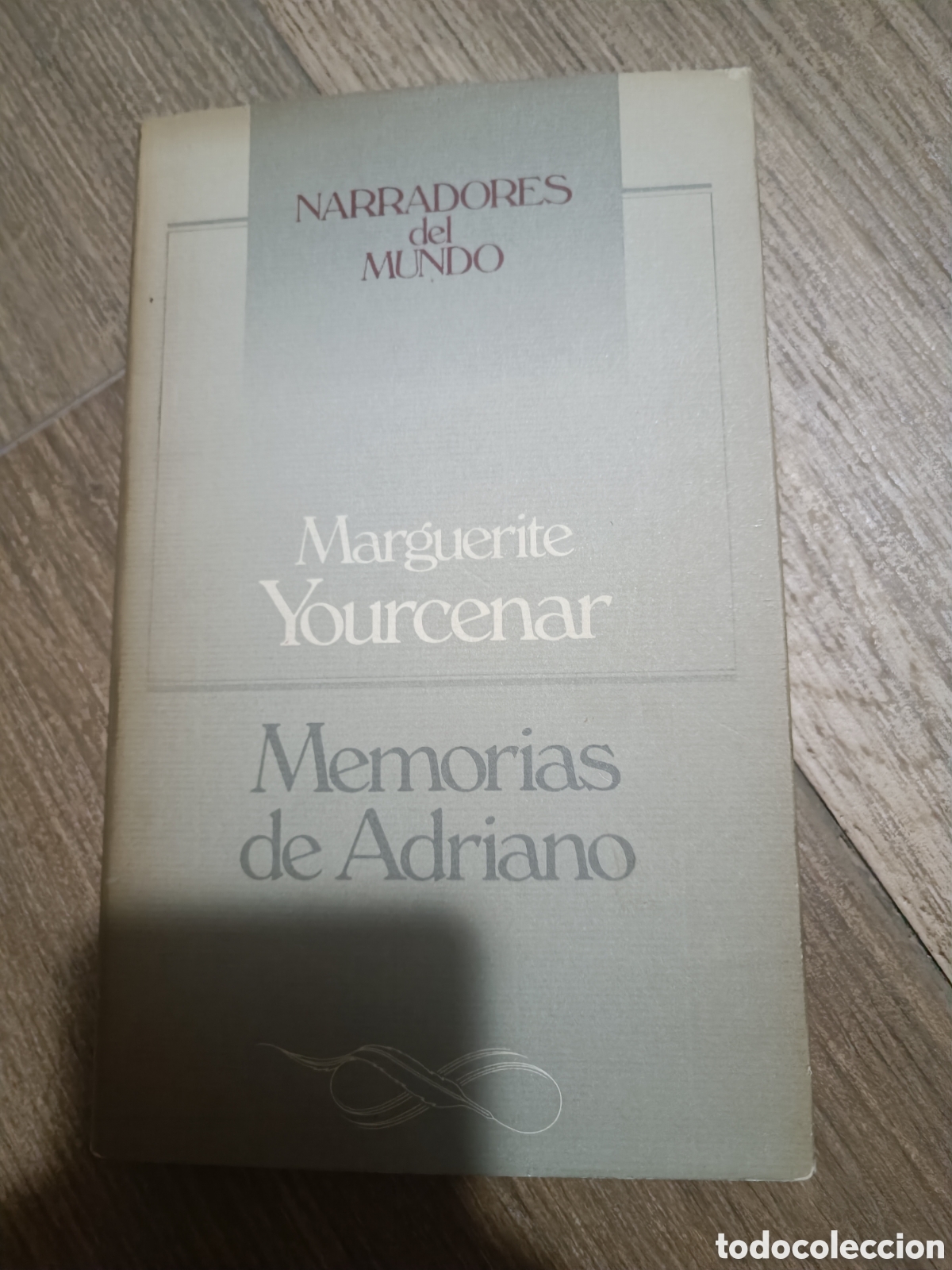 Libros de segunda mano: Memorias de Adriano - Foto 1