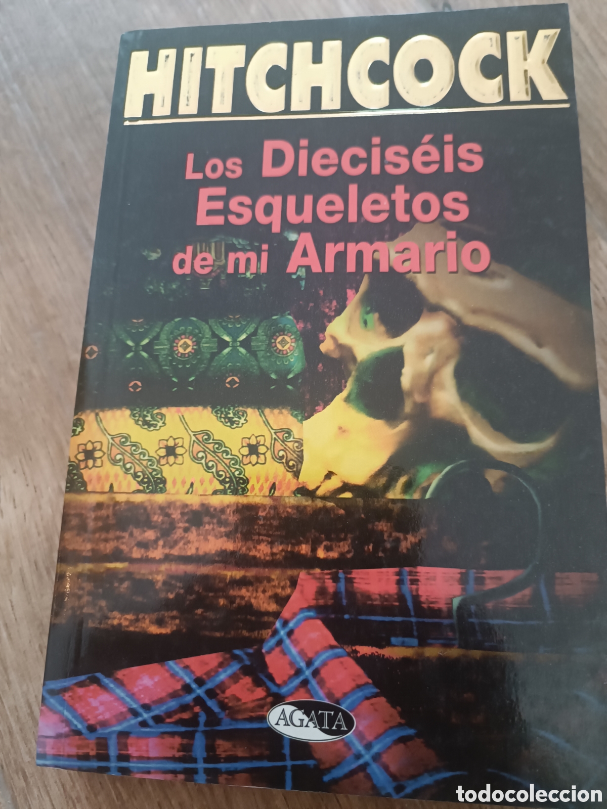 Libros de segunda mano: LOS DIECIS&Eacute;IS ESQUELETOS DE MI ARMARIO - VV.AA. - Foto 1