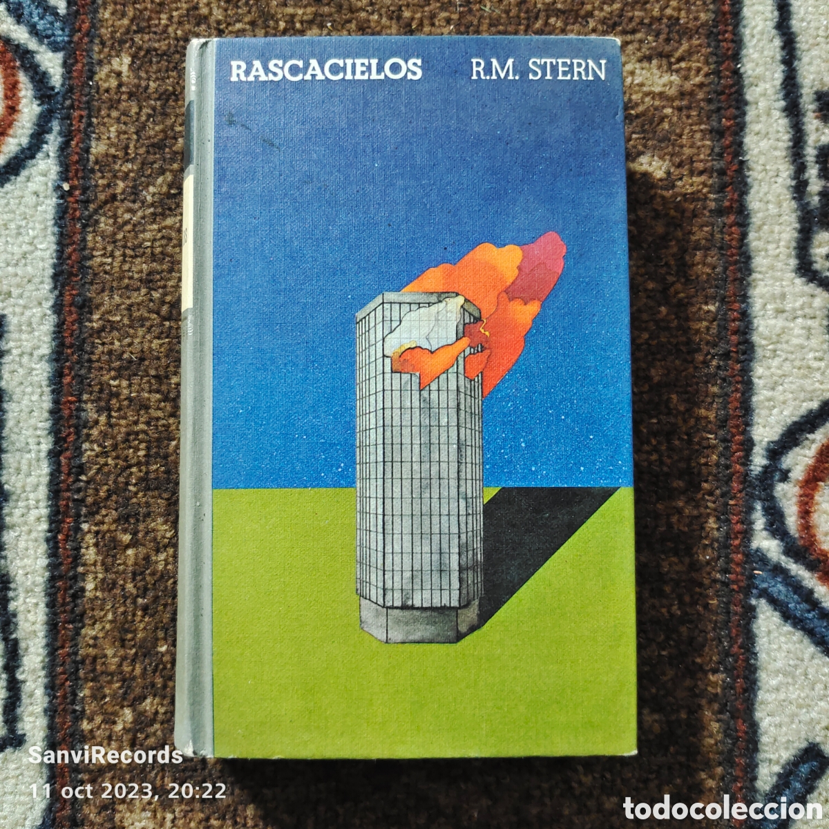 Libros de segunda mano: RASCACIELOS (R.M. STERN) (C&Iacute;RCULO DE LECTORES) - Foto 1