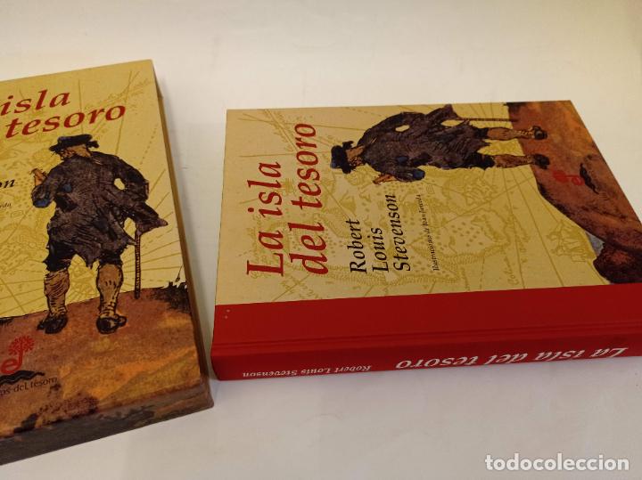 Libros de segunda mano: 2003 - ROBERT LOUIS STEVENSON. La isla del tesoro. Ilustraciones de Joan Junceda - Foto 2