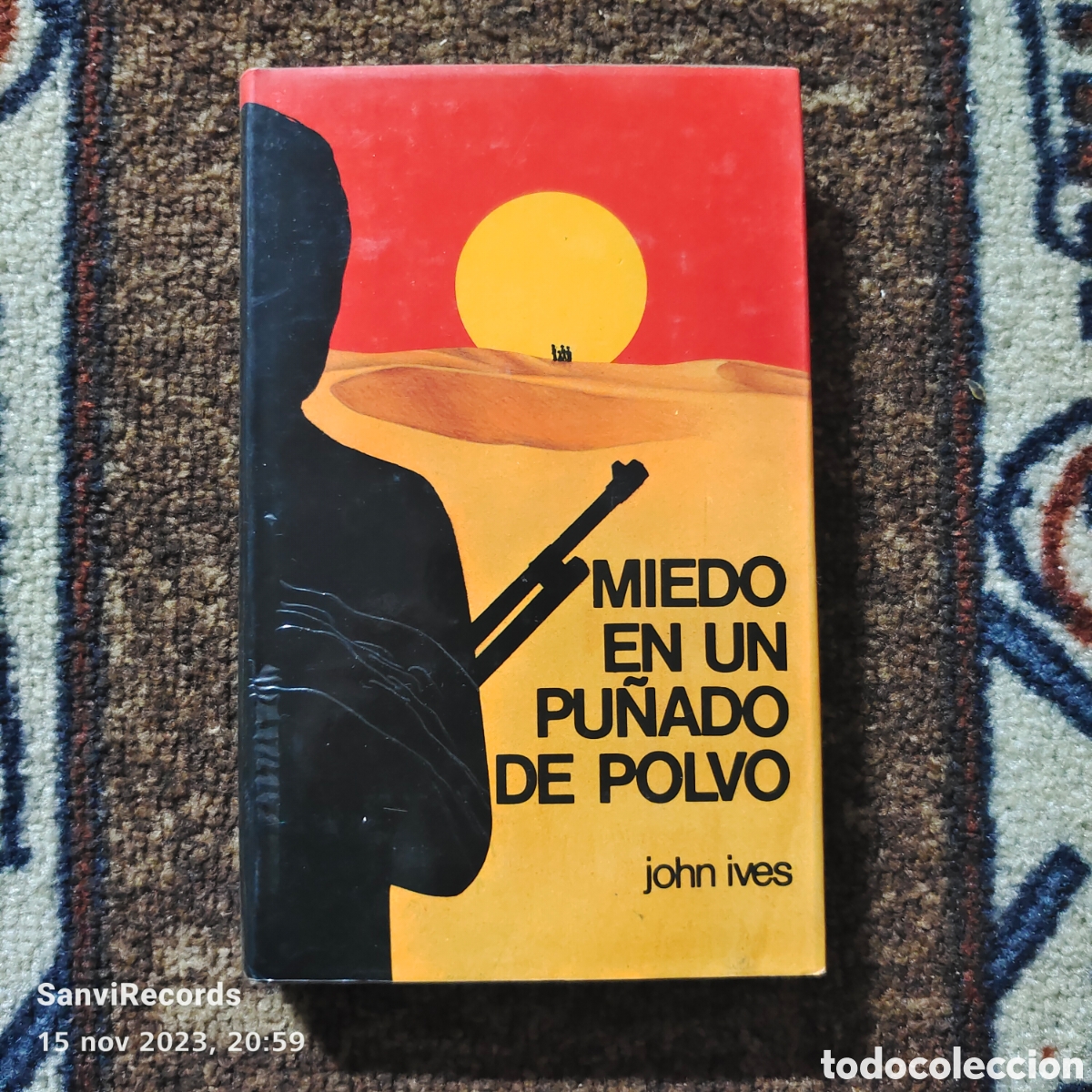 Libros de segunda mano: MIEDO EN UN PU&Ntilde;ADO DE POLVO (JOHN IVES) - Foto 1