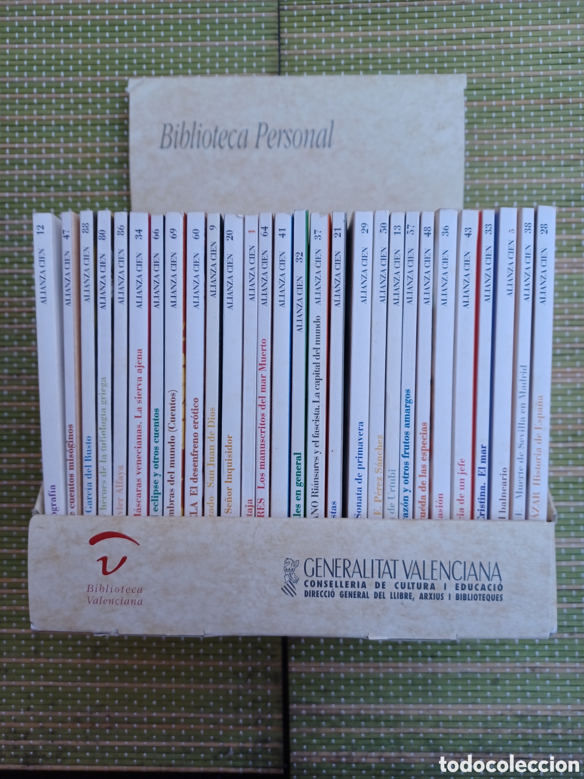 Libros de segunda mano: Alianza cien. 28 vol&uacute;menes - Foto 2