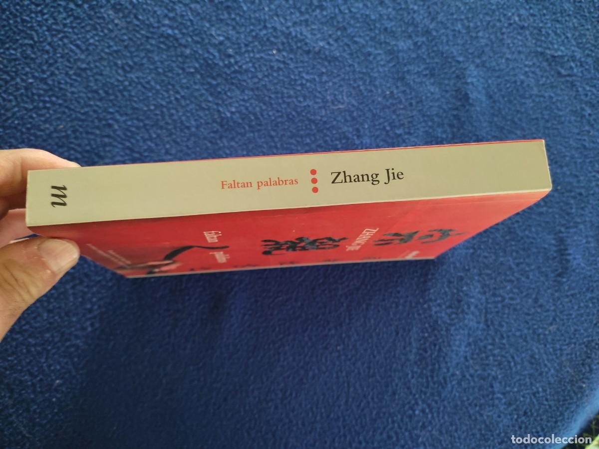 Libros de segunda mano: Faltan Palabras Zhang Jie Ed. Roca 2009 - Foto 2