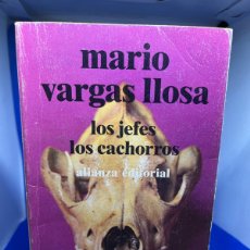 Libros de segunda mano: MARIO VARGAS LLOSA “ LOS JEFES , LOS CACHORROS”