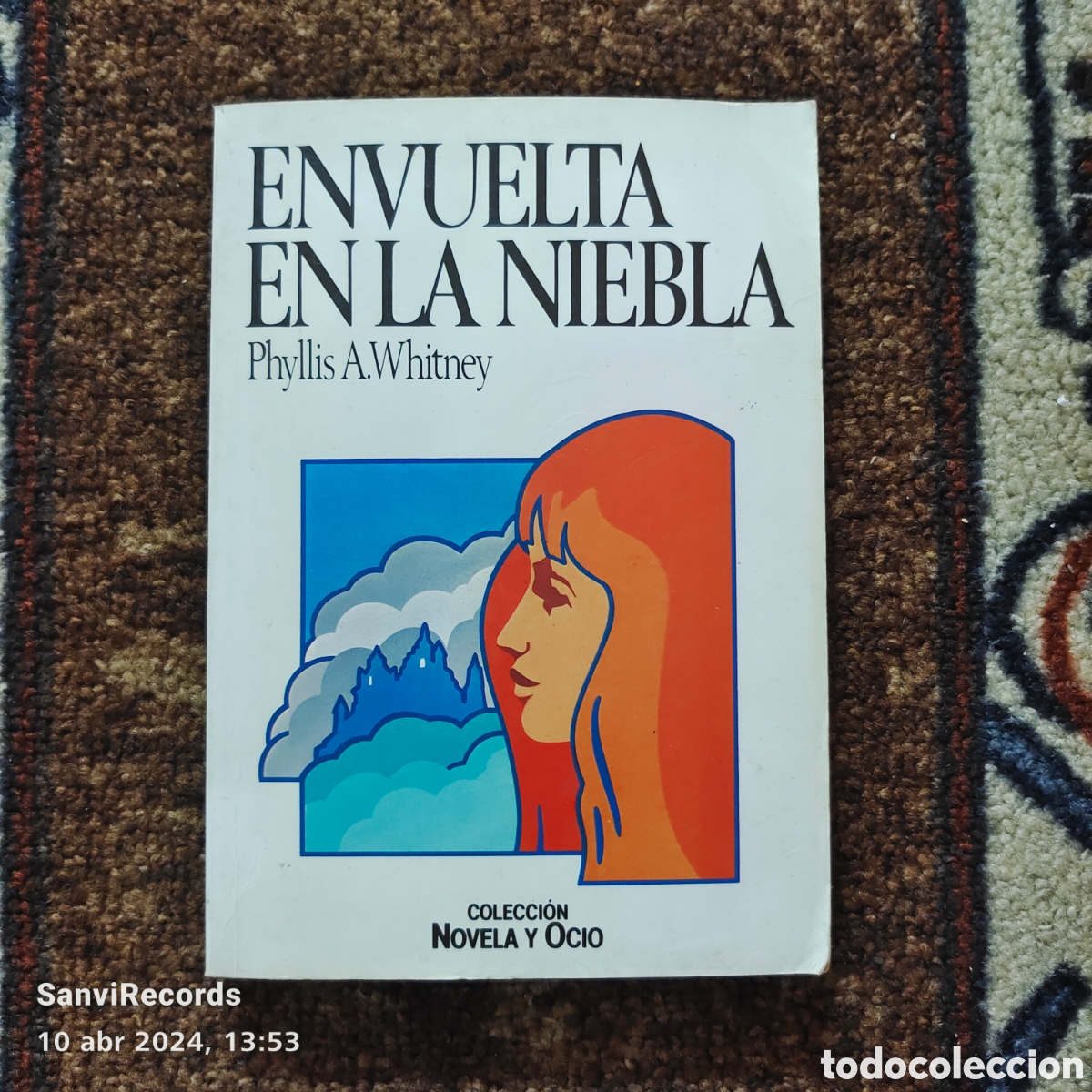 Libros de segunda mano: ENVUELTA EN LA NIEBLA (PHYLLIS A. WHITNEY) (NOVELA Y OCIO) - Foto 1