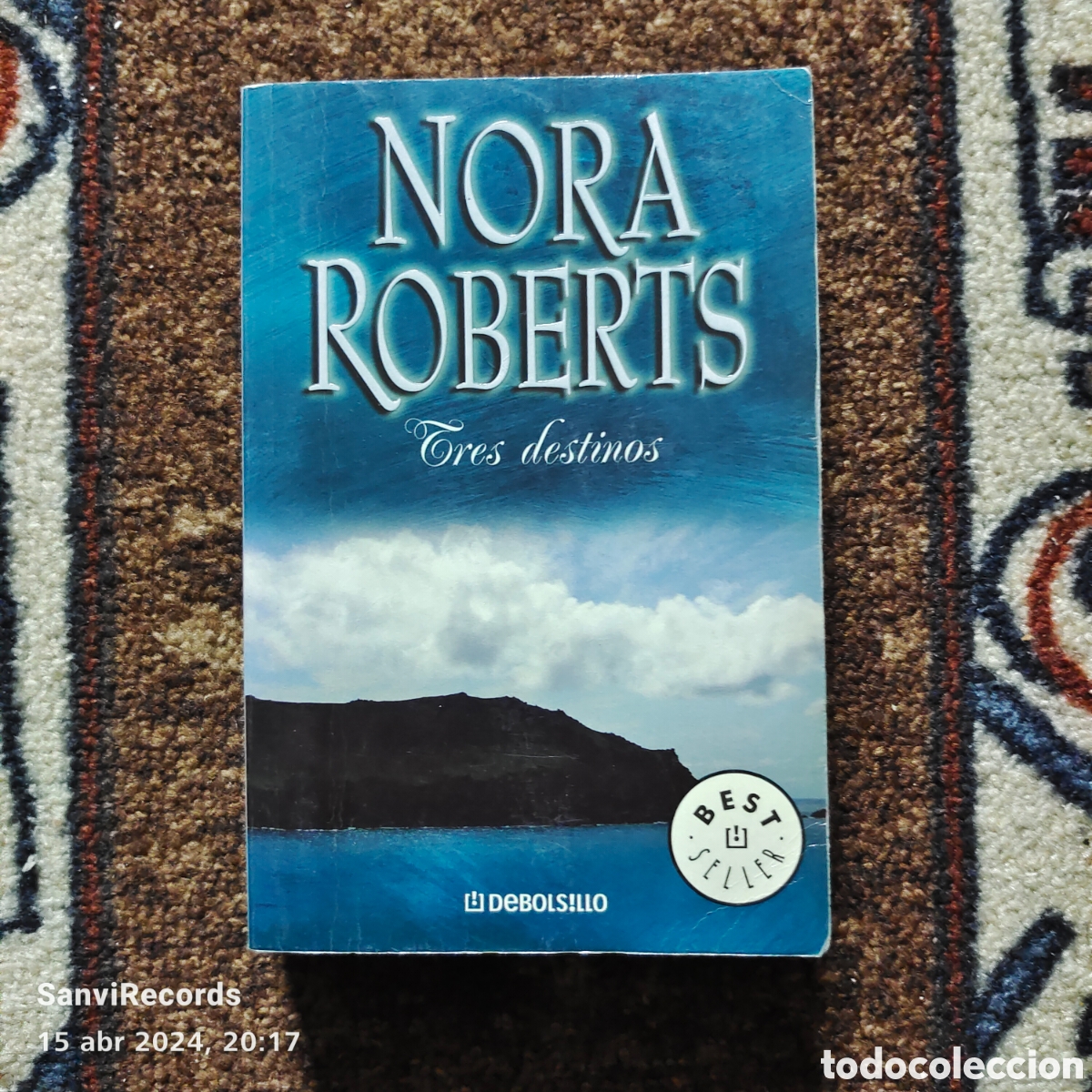 Libros de segunda mano: TRES DESTINOS (NORA ROBERTS) (DEBOLSILLO) - Foto 1