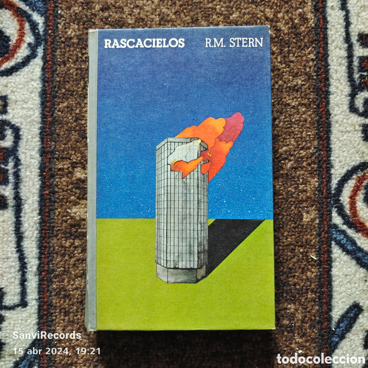 Libros de segunda mano: RASCACIELOS (R.M. STERN) (C&Iacute;RCULO DE LECTORES) - Foto 1