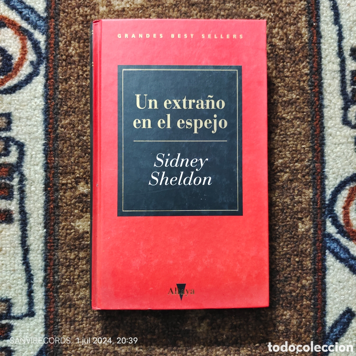 Libros de segunda mano: UN EXTRA&Ntilde;O EN EL ESPEJO (SIDNEY SHELDON) (ALTAYA) - Foto 1
