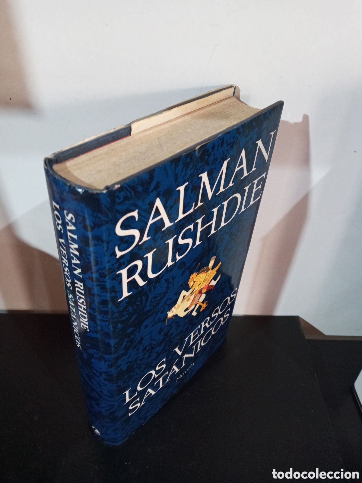 Libros de segunda mano: LOS VERSOS SAT&Aacute;NICOS SALMAN RUSHDIE - Foto 2