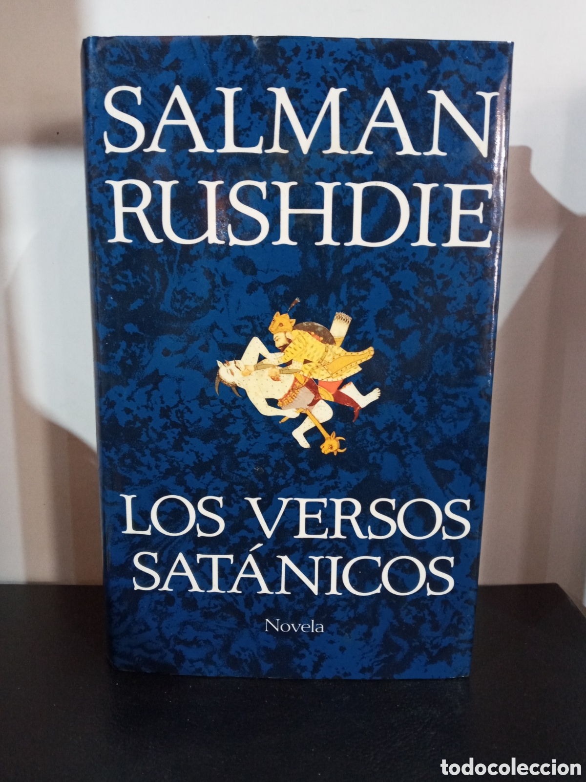 Libros de segunda mano: LOS VERSOS SAT&Aacute;NICOS SALMAN RUSHDIE - Foto 1