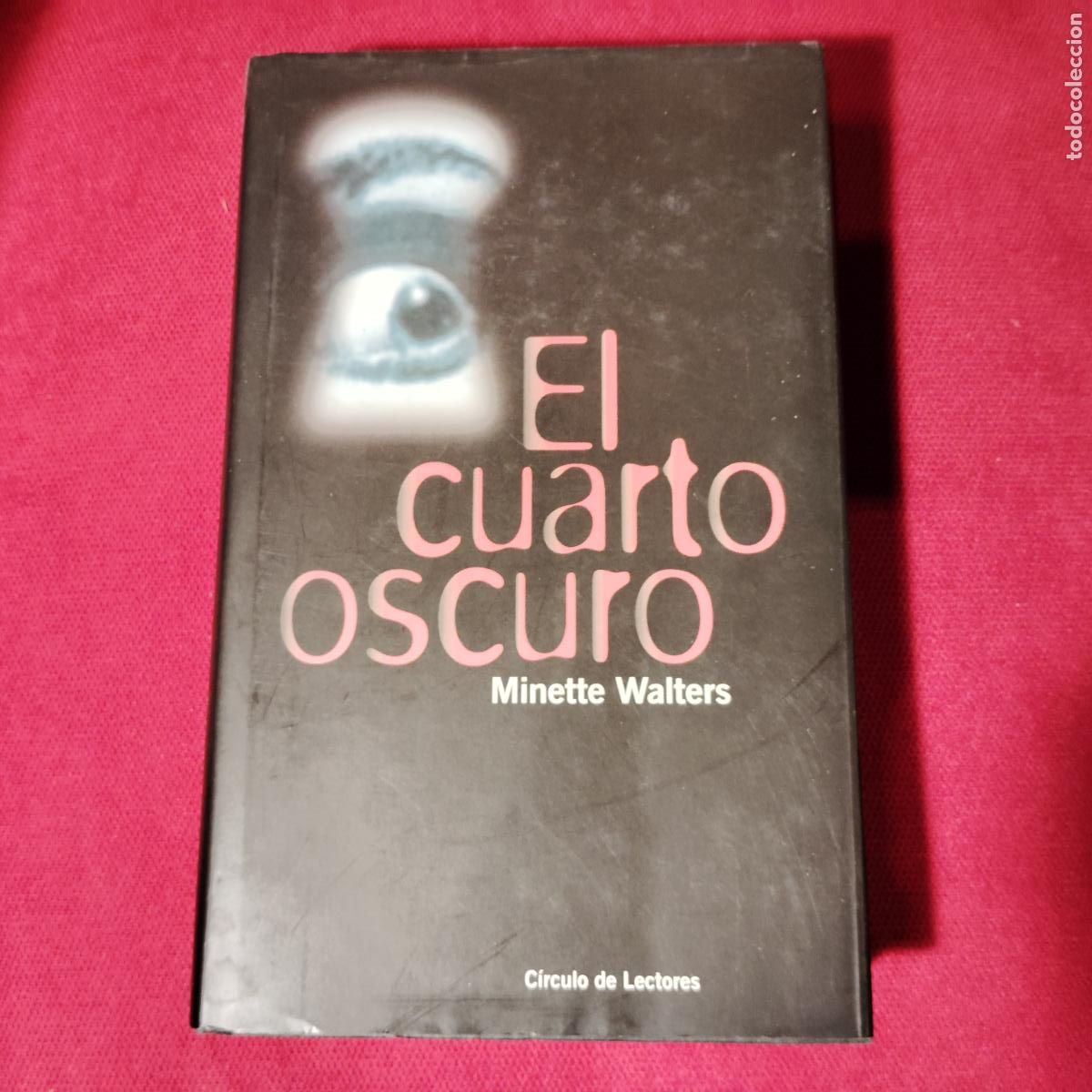 Libros de segunda mano: El cuarto oscuro - Walters, Minette - Foto 1