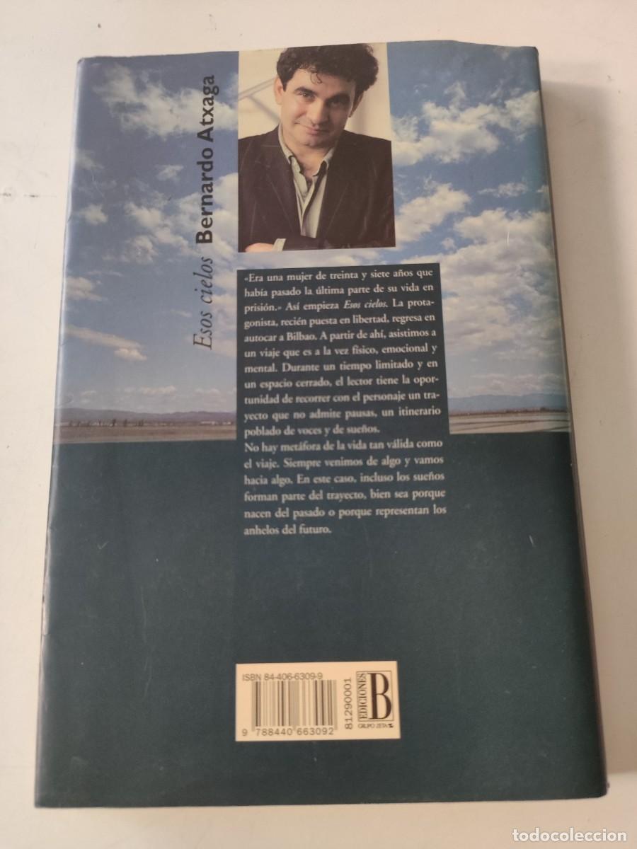 Libros de segunda mano: Esos cielos. Bernardo Atxaga. - Foto 2