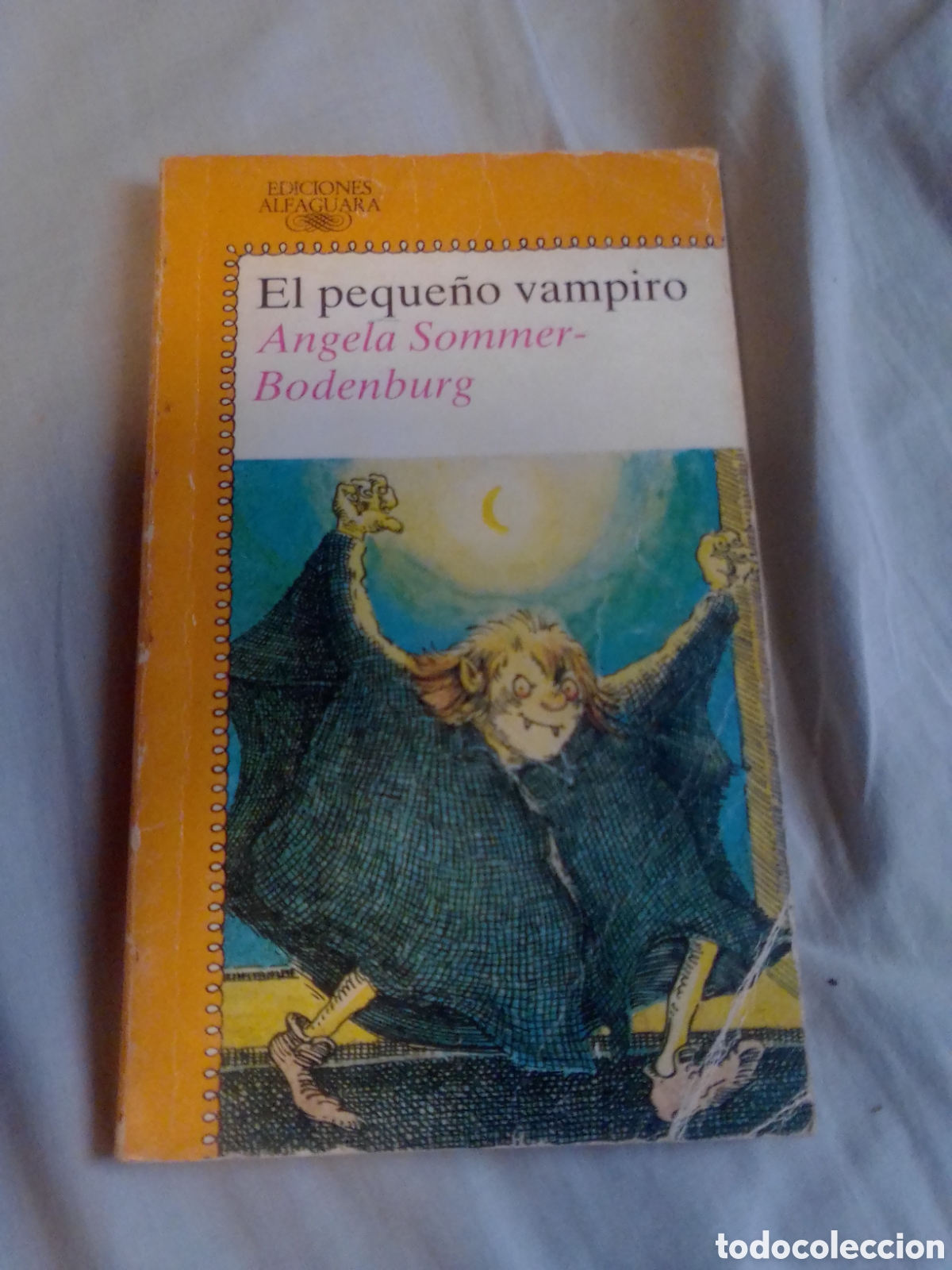 Libros de segunda mano: LIBRO EL PEQUE&Ntilde;O VAMPIRO 1987 - Foto 1